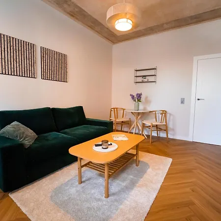 Charles & Kaetchen Nature Plagwitz